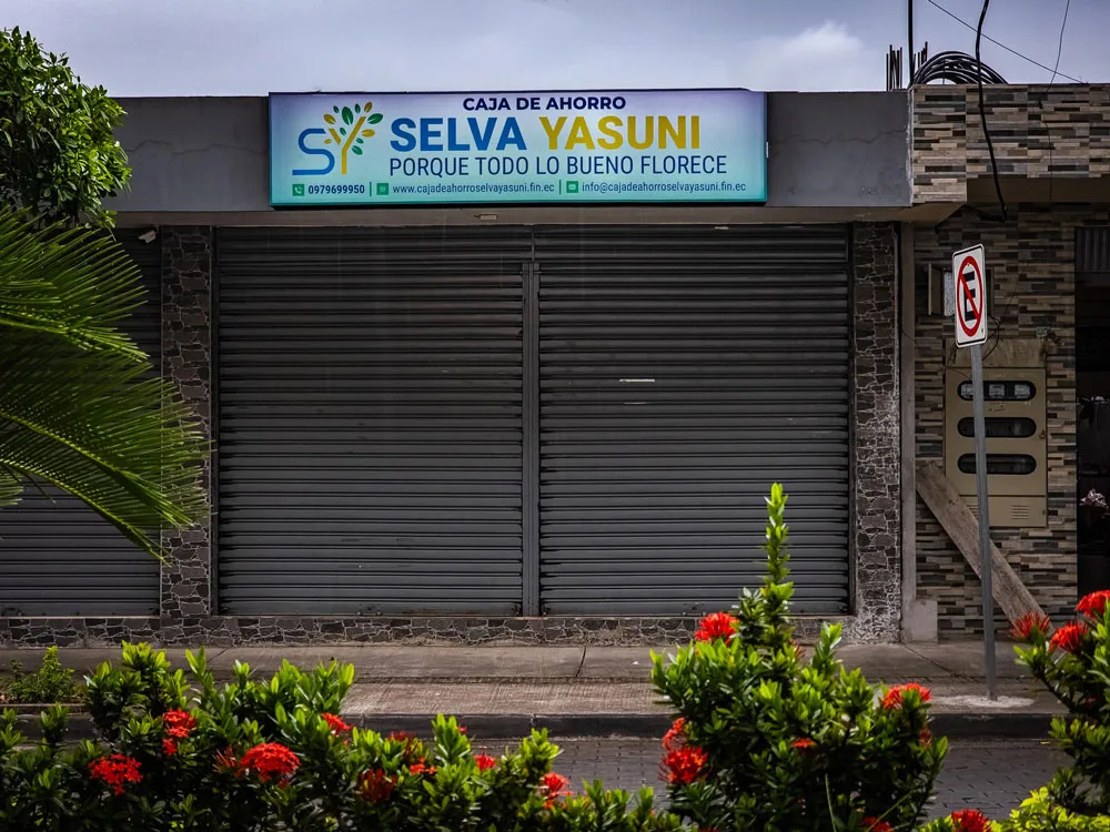 Fachada de la Caja de Ahorro Selva Yasuni